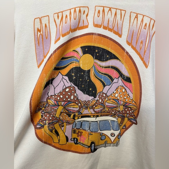 altar’d state “Go Your Own Way” Cream Graphic Cropped Hoodie Sweater Woman’s XS - Picture 3 of 7